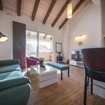 Ellu Apartment *