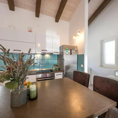 Ellu Apartment *